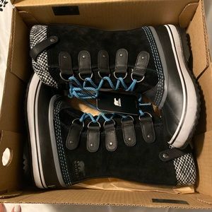 Sorel boots (brand new)